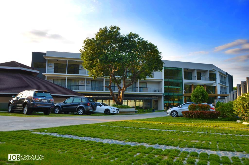 Rivermount Hotel And Resort Sarrat Esterno foto