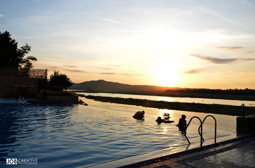 Rivermount Hotel And Resort Sarrat Esterno foto